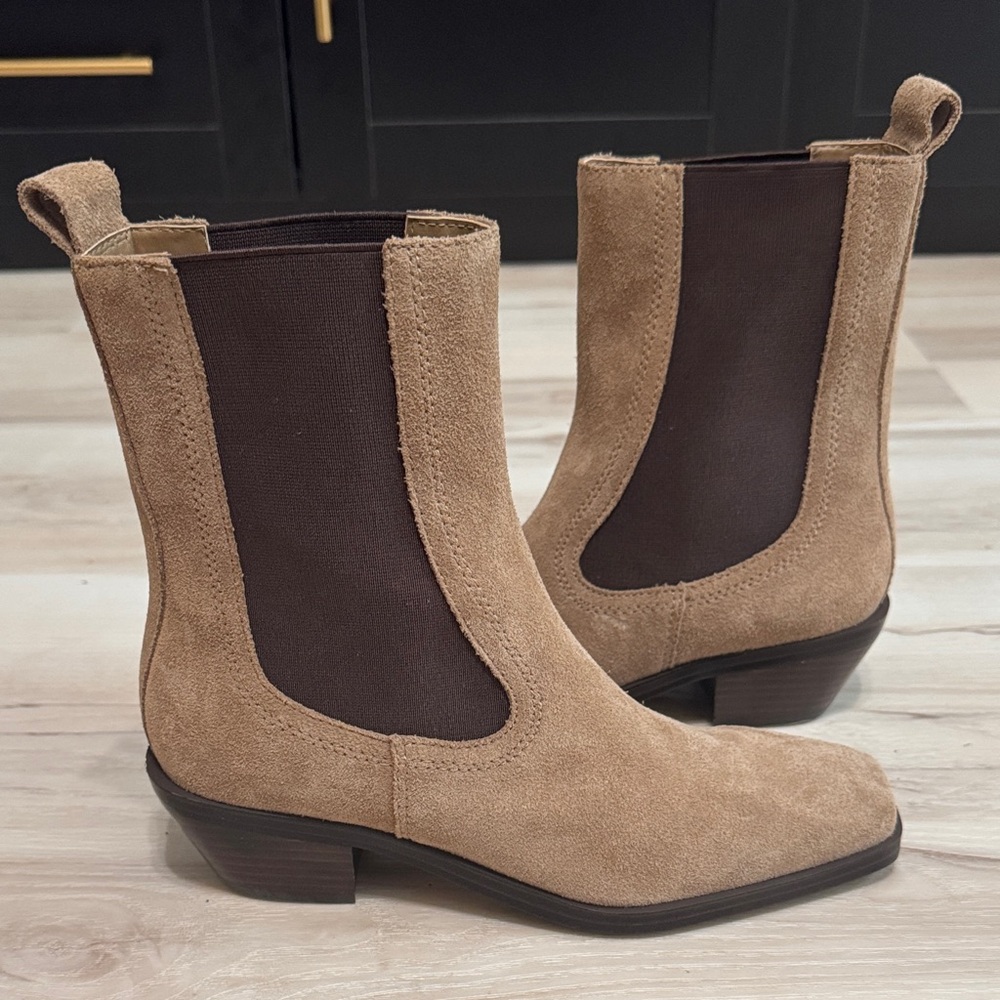 Nordstrom Clemens Chelsea Boot Tan Suede Western Ankle Boots Size 7.5 NWT